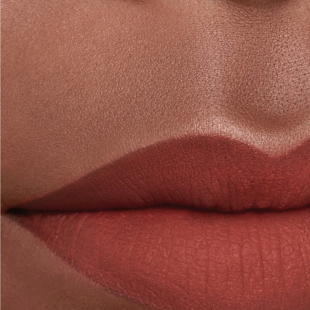 CHANEL Red Lipstick Vibrant Satin Finish - Picture 4 of 9